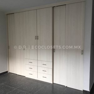 Closet con puertas corredizas modelo Amici por Eco Closets Queretaro Mexico