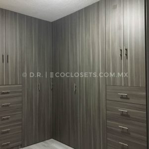 Moderno diseño de closet en equina por Eco Closets Queretaro Mexico