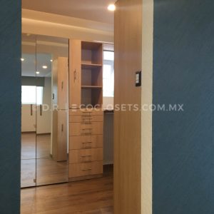 Vestidor Moderno y Grande por Eco Closets Queretaro Mexico
